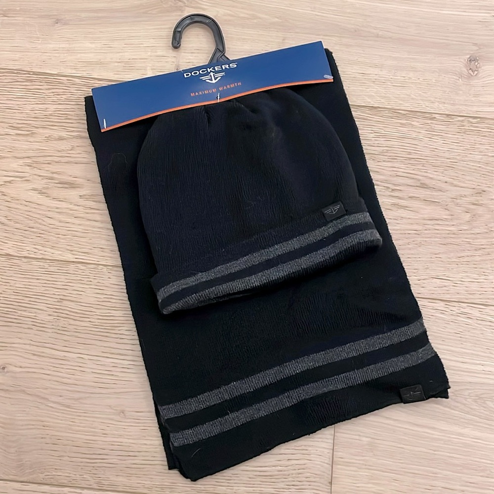 Dockers beanie and scarf